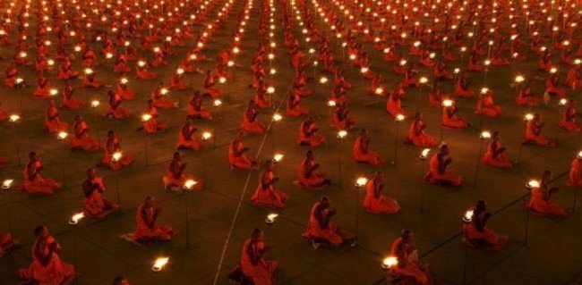 large-group-meditation-001